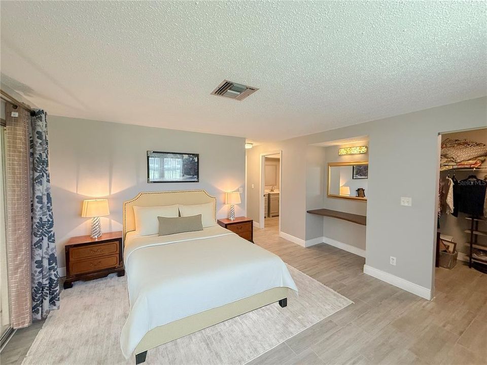 合同活跃: $184,900 (2 贝兹, 2 浴室, 1148 平方英尺)