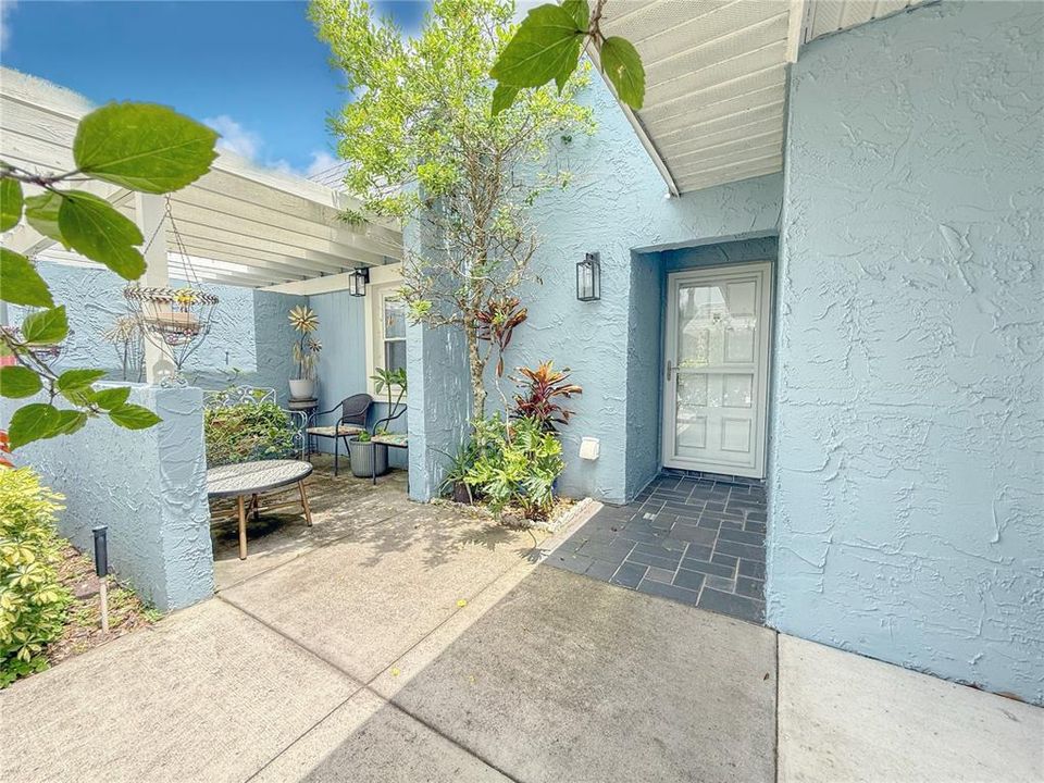 合同活跃: $184,900 (2 贝兹, 2 浴室, 1148 平方英尺)