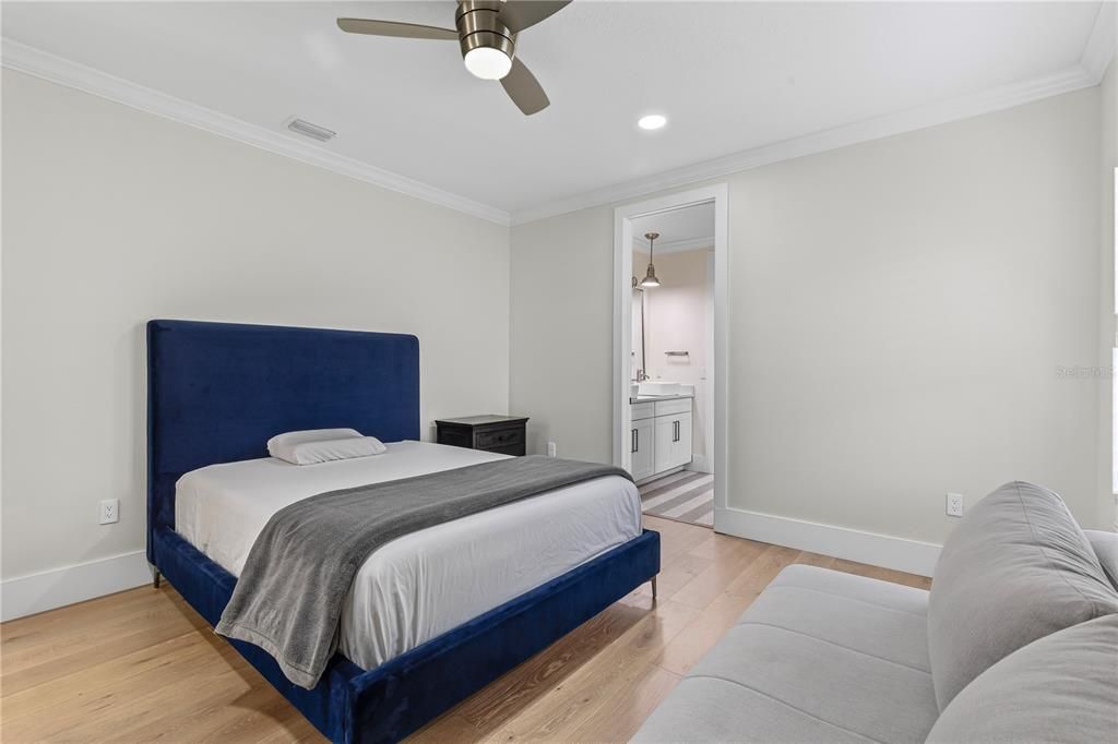 На продажу: $1,400,000 (5 спален, 4 ванн, 4554 Квадратных фут)