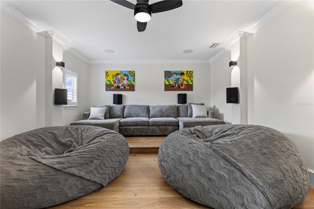 На продажу: $1,400,000 (5 спален, 4 ванн, 4554 Квадратных фут)