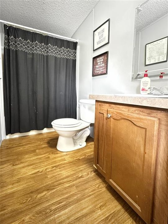 На продажу: $199,000 (4 спален, 2 ванн, 1560 Квадратных фут)