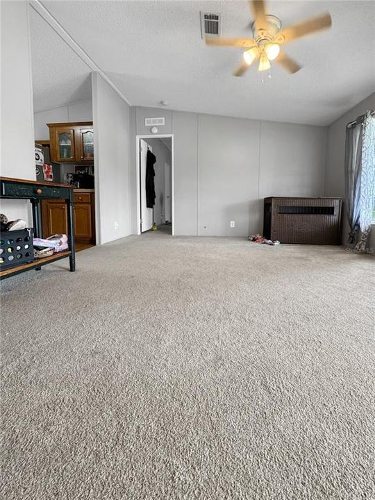 На продажу: $199,000 (4 спален, 2 ванн, 1560 Квадратных фут)