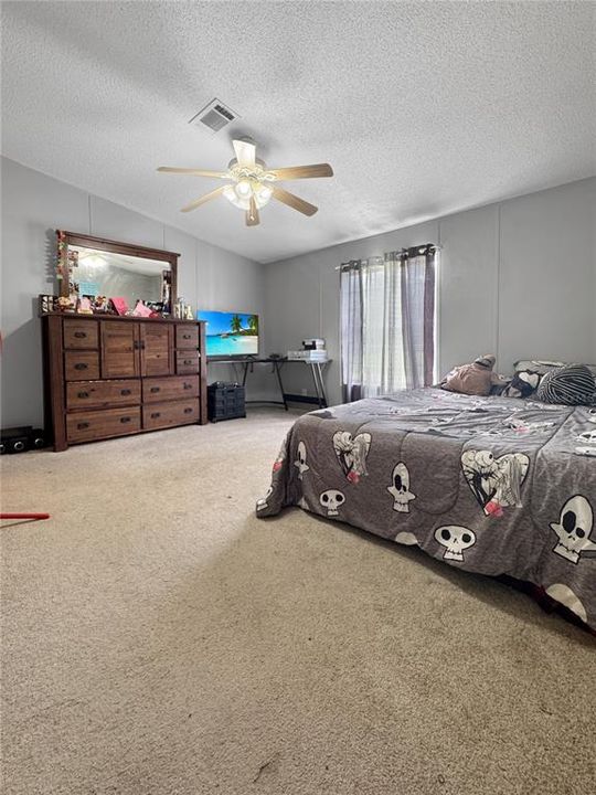 На продажу: $199,000 (4 спален, 2 ванн, 1560 Квадратных фут)