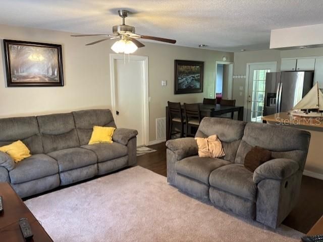 Active With Contract: $250,000 (3 beds, 2 baths, 1082 Square Feet)