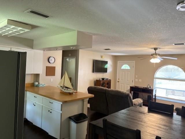 Active With Contract: $250,000 (3 beds, 2 baths, 1082 Square Feet)