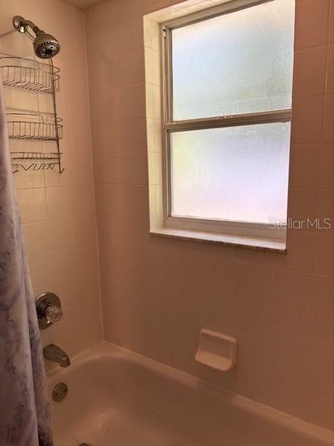 Active With Contract: $250,000 (3 beds, 2 baths, 1082 Square Feet)