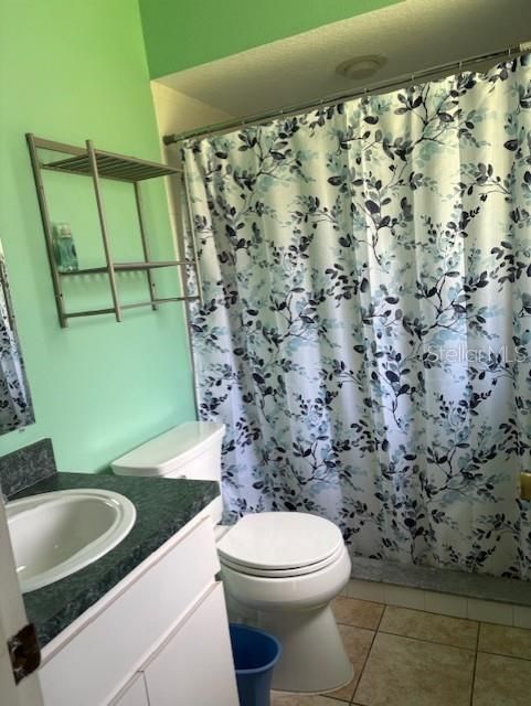 Active With Contract: $250,000 (3 beds, 2 baths, 1082 Square Feet)