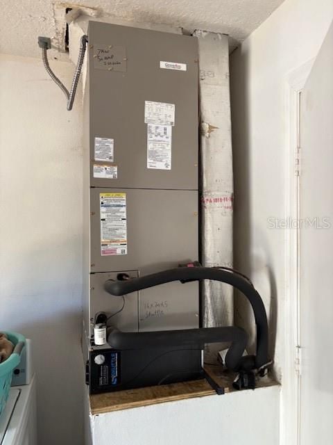 Active With Contract: $250,000 (3 beds, 2 baths, 1082 Square Feet)