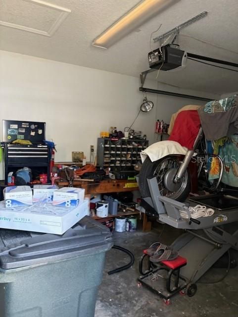 Active With Contract: $250,000 (3 beds, 2 baths, 1082 Square Feet)