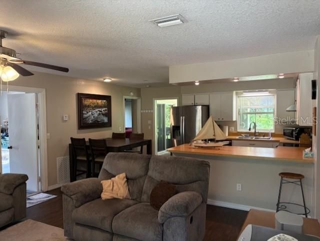 Active With Contract: $250,000 (3 beds, 2 baths, 1082 Square Feet)