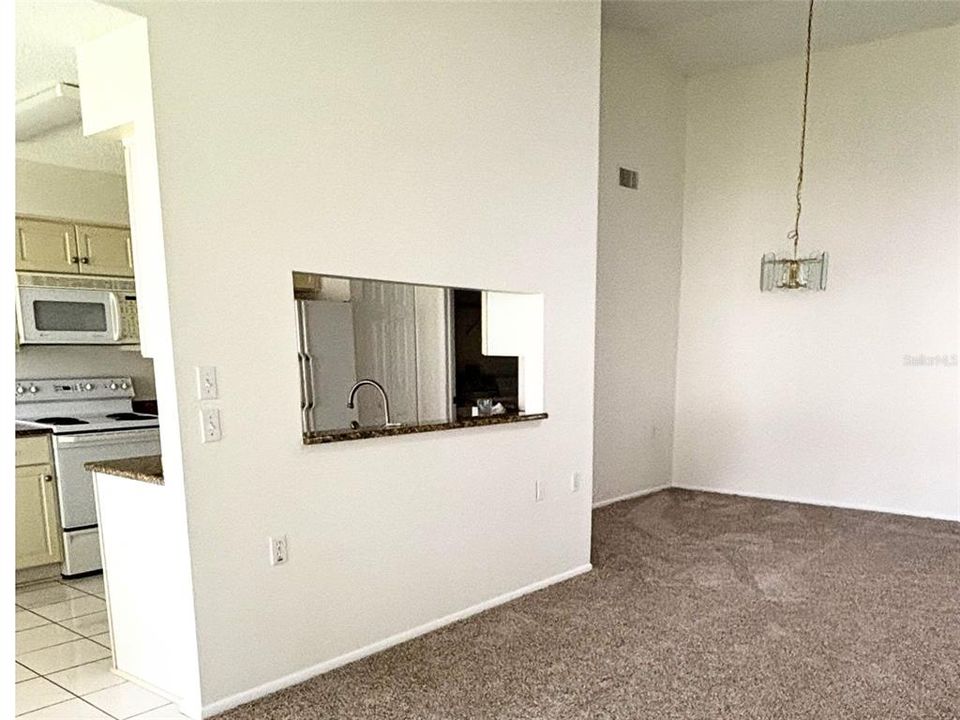 Под контрактом: $199,900 (2 спален, 2 ванн, 1409 Квадратных фут)