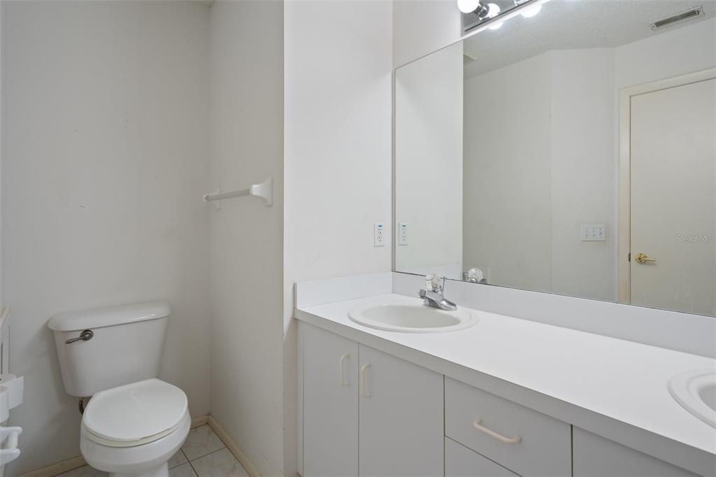 Под контрактом: $199,900 (2 спален, 2 ванн, 1409 Квадратных фут)