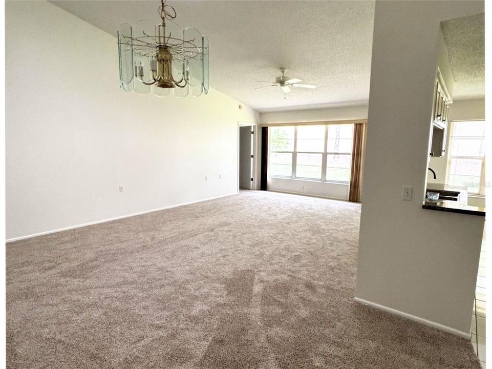 Под контрактом: $199,900 (2 спален, 2 ванн, 1409 Квадратных фут)