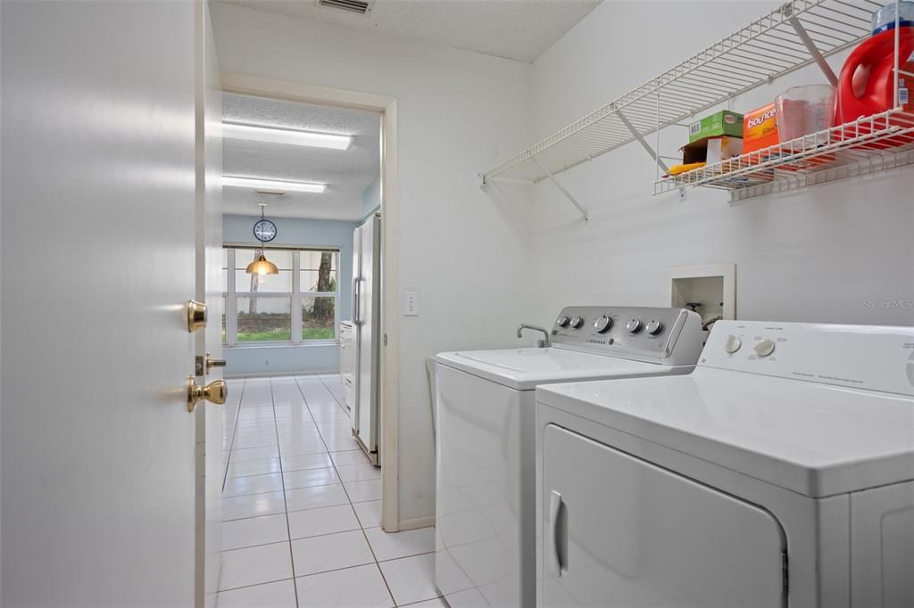 Под контрактом: $199,900 (2 спален, 2 ванн, 1409 Квадратных фут)