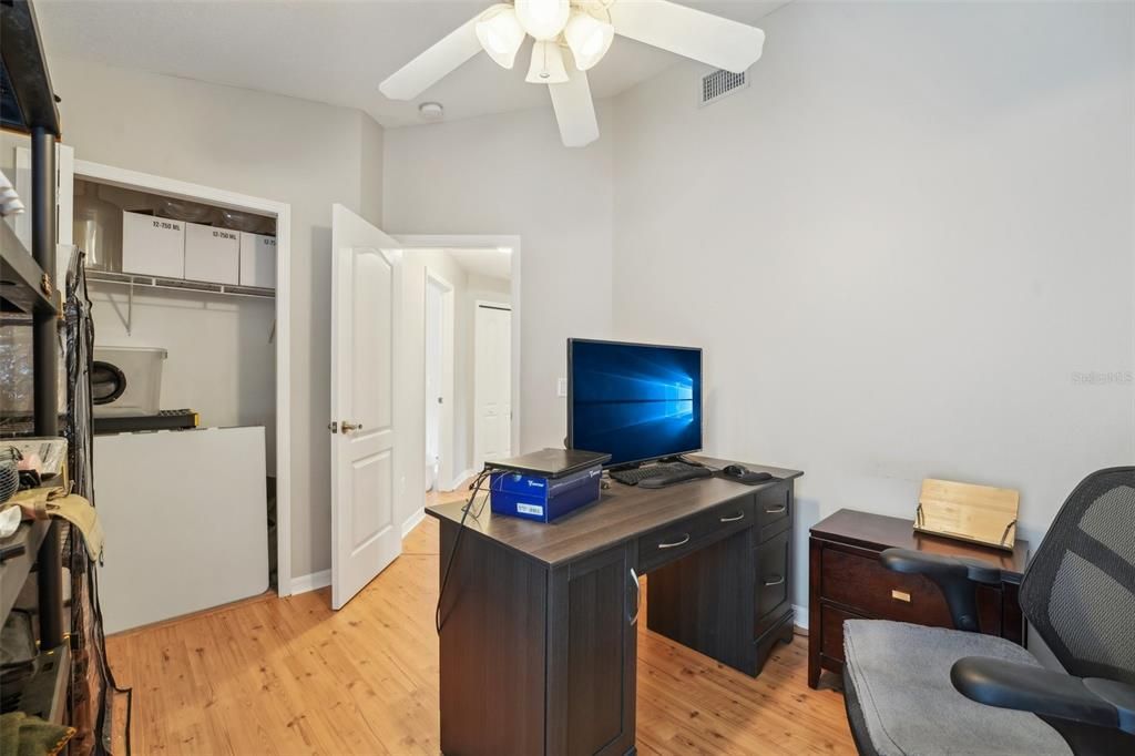 Activo con contrato: $299,900 (3 camas, 2 baños, 1296 Pies cuadrados)