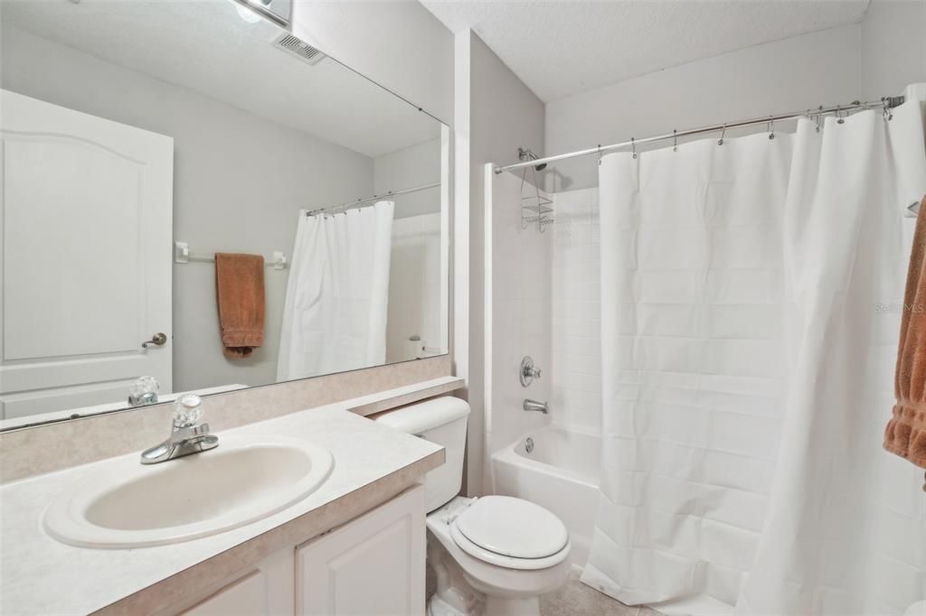 Activo con contrato: $299,900 (3 camas, 2 baños, 1296 Pies cuadrados)