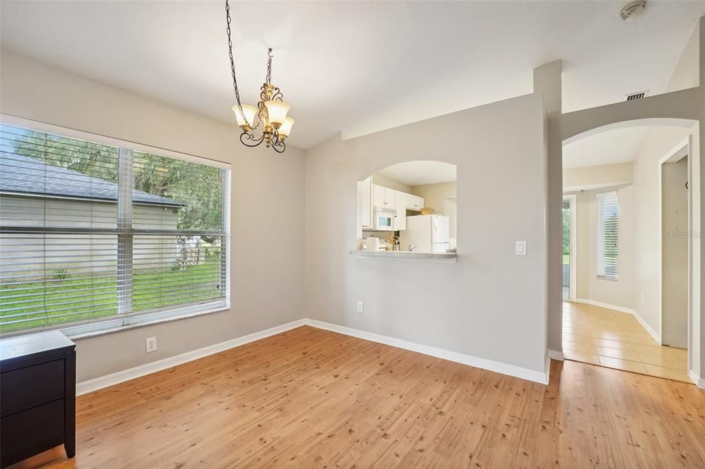 Activo con contrato: $299,900 (3 camas, 2 baños, 1296 Pies cuadrados)