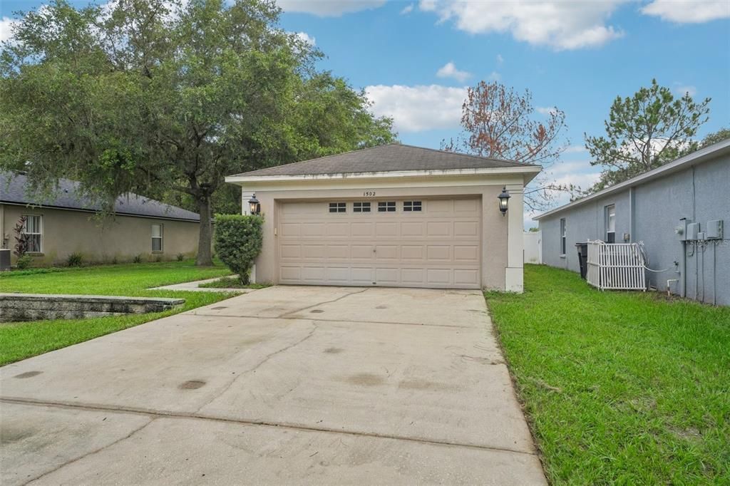 Activo con contrato: $299,900 (3 camas, 2 baños, 1296 Pies cuadrados)