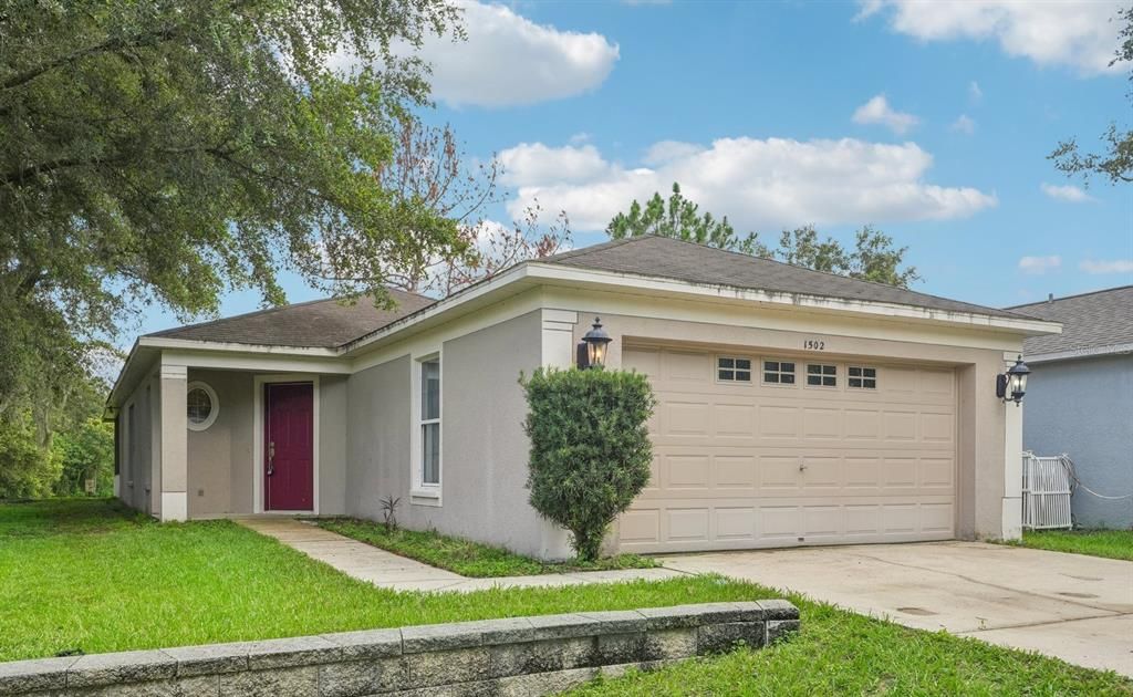 Activo con contrato: $299,900 (3 camas, 2 baños, 1296 Pies cuadrados)