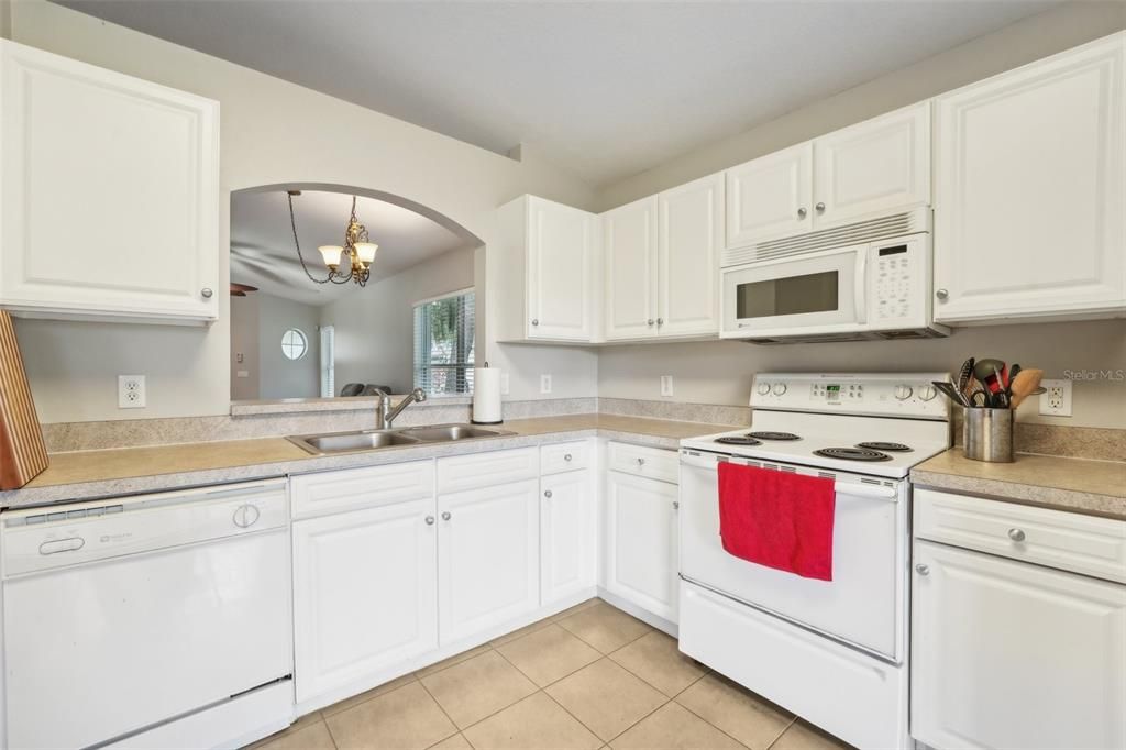 Activo con contrato: $299,900 (3 camas, 2 baños, 1296 Pies cuadrados)