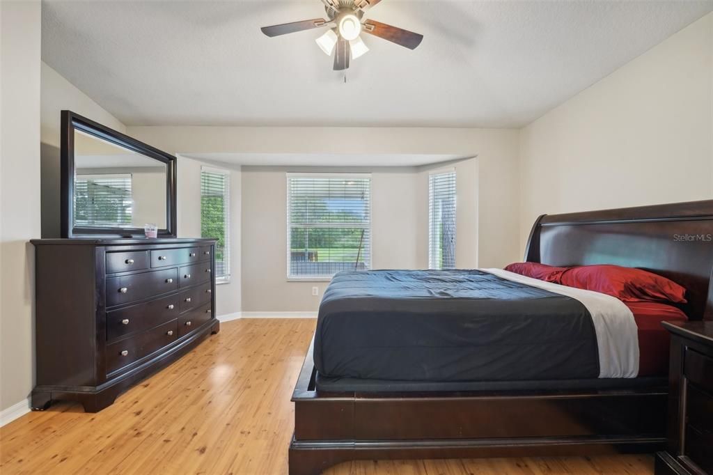 Activo con contrato: $299,900 (3 camas, 2 baños, 1296 Pies cuadrados)