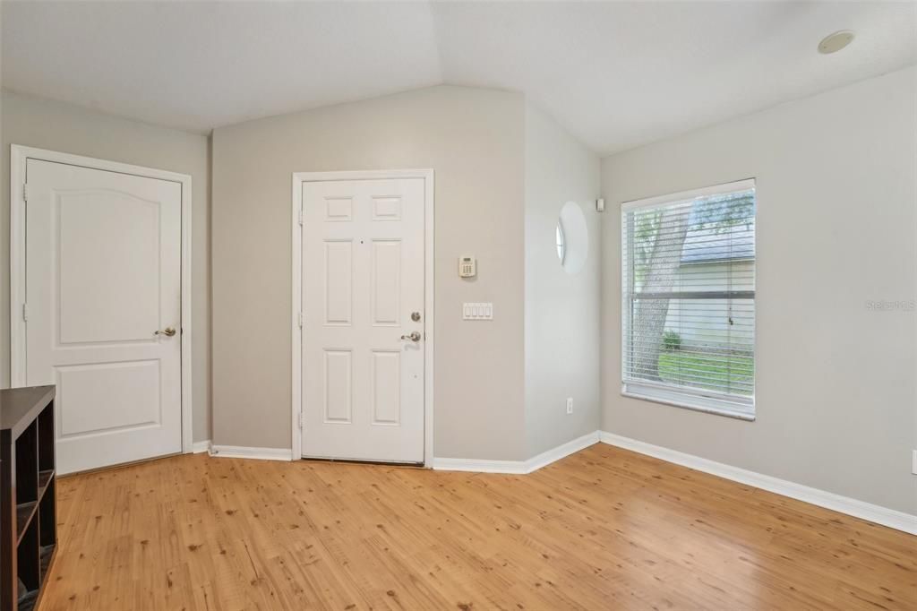 Activo con contrato: $299,900 (3 camas, 2 baños, 1296 Pies cuadrados)