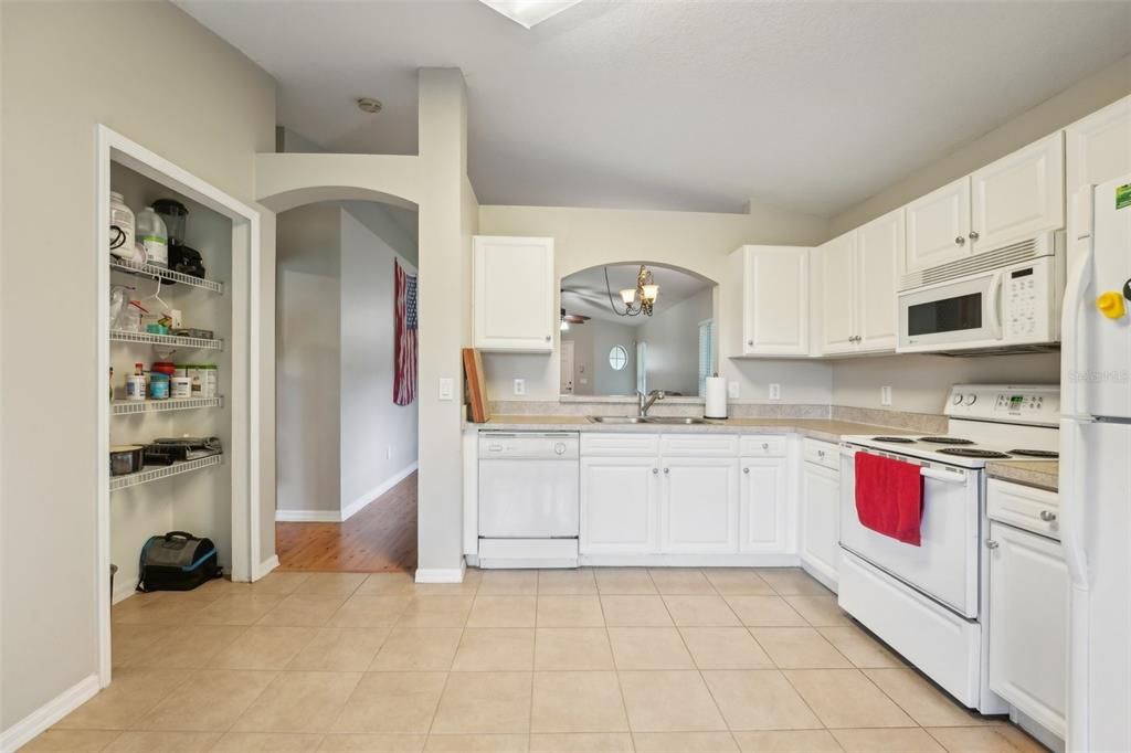 Activo con contrato: $299,900 (3 camas, 2 baños, 1296 Pies cuadrados)