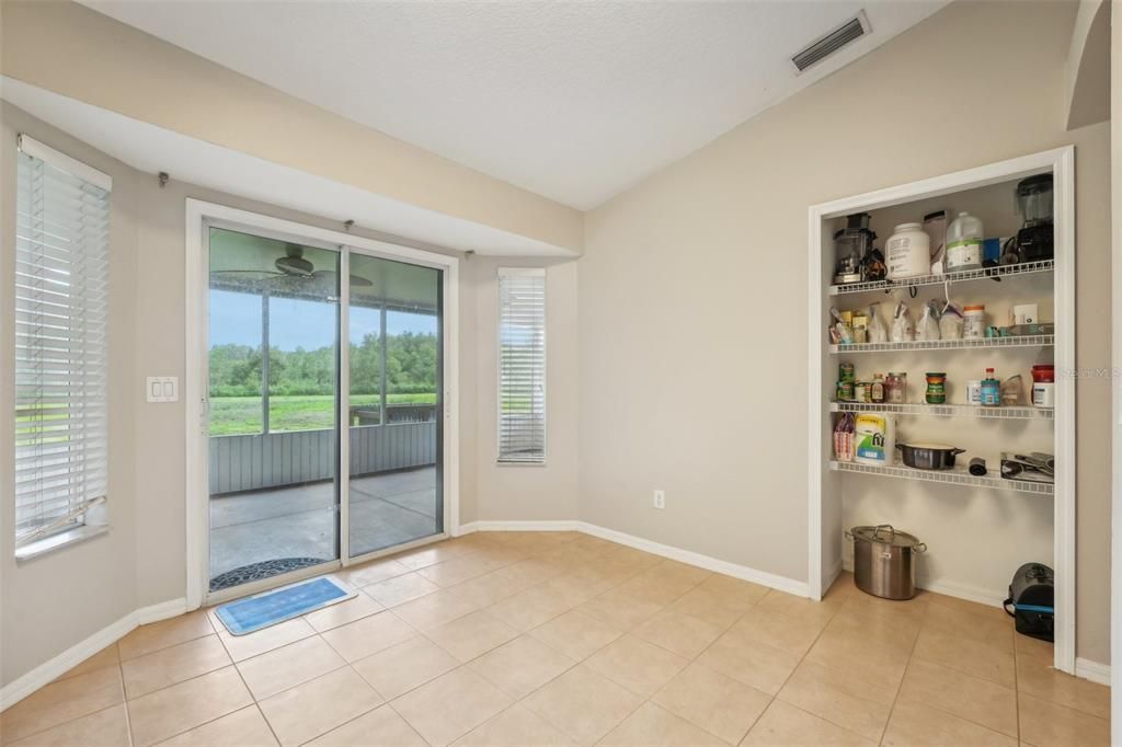 Activo con contrato: $299,900 (3 camas, 2 baños, 1296 Pies cuadrados)