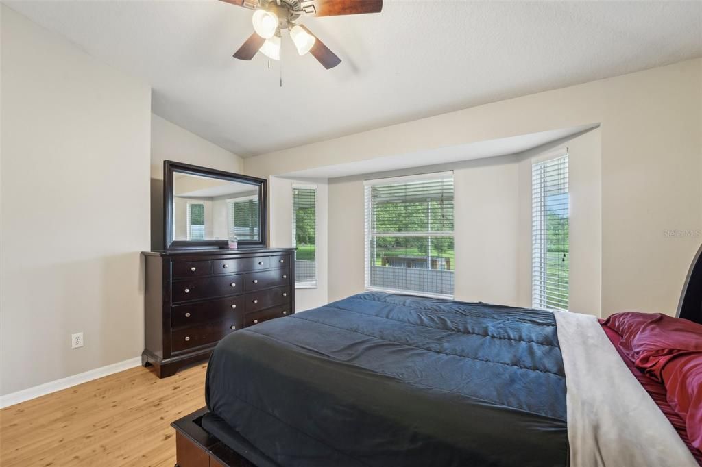 Activo con contrato: $299,900 (3 camas, 2 baños, 1296 Pies cuadrados)