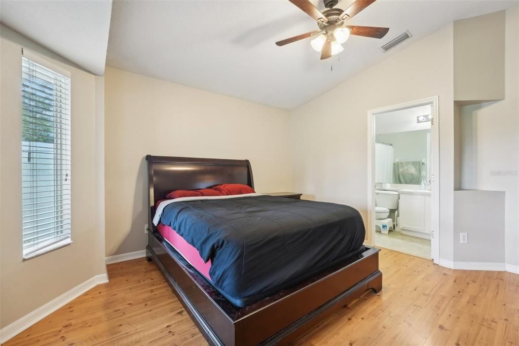 Activo con contrato: $299,900 (3 camas, 2 baños, 1296 Pies cuadrados)