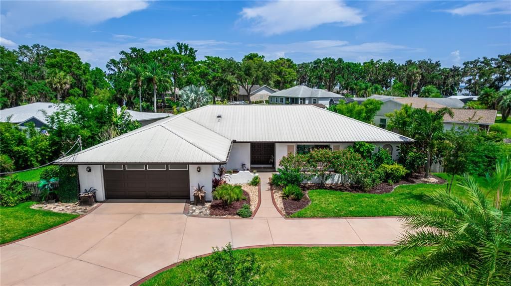 For Sale: $672,900 (3 beds, 2 baths, 2203 Square Feet)