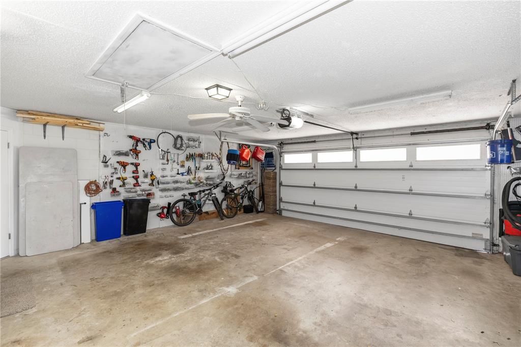 For Sale: $672,900 (3 beds, 2 baths, 2203 Square Feet)