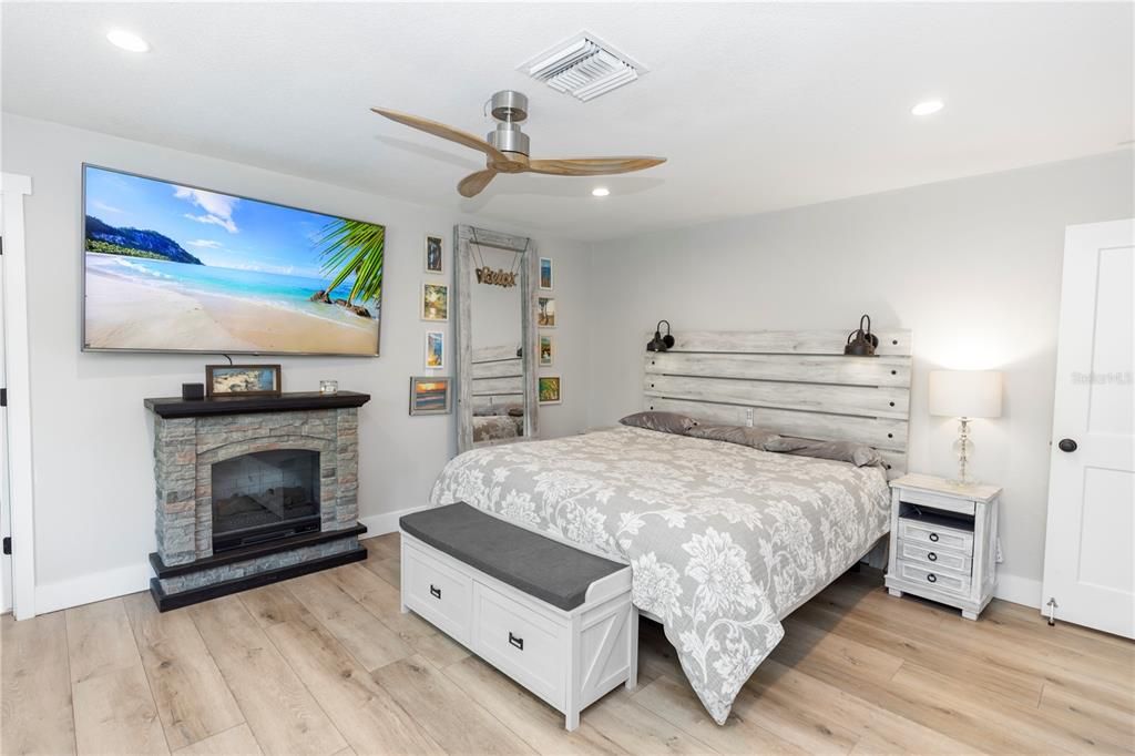 For Sale: $672,900 (3 beds, 2 baths, 2203 Square Feet)