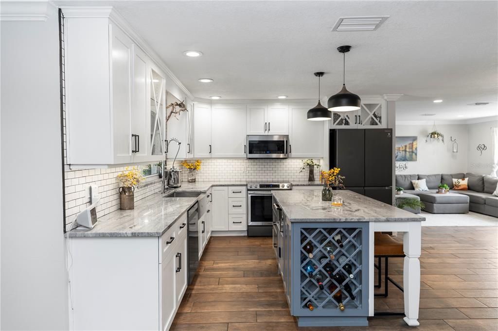 For Sale: $672,900 (3 beds, 2 baths, 2203 Square Feet)