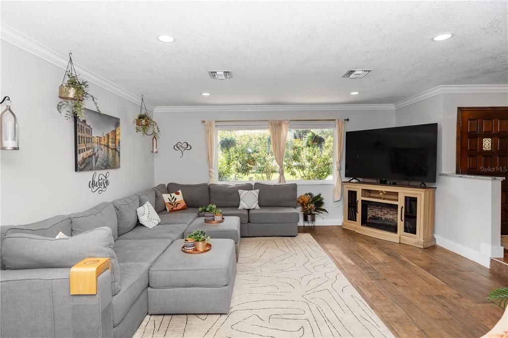 For Sale: $672,900 (3 beds, 2 baths, 2203 Square Feet)