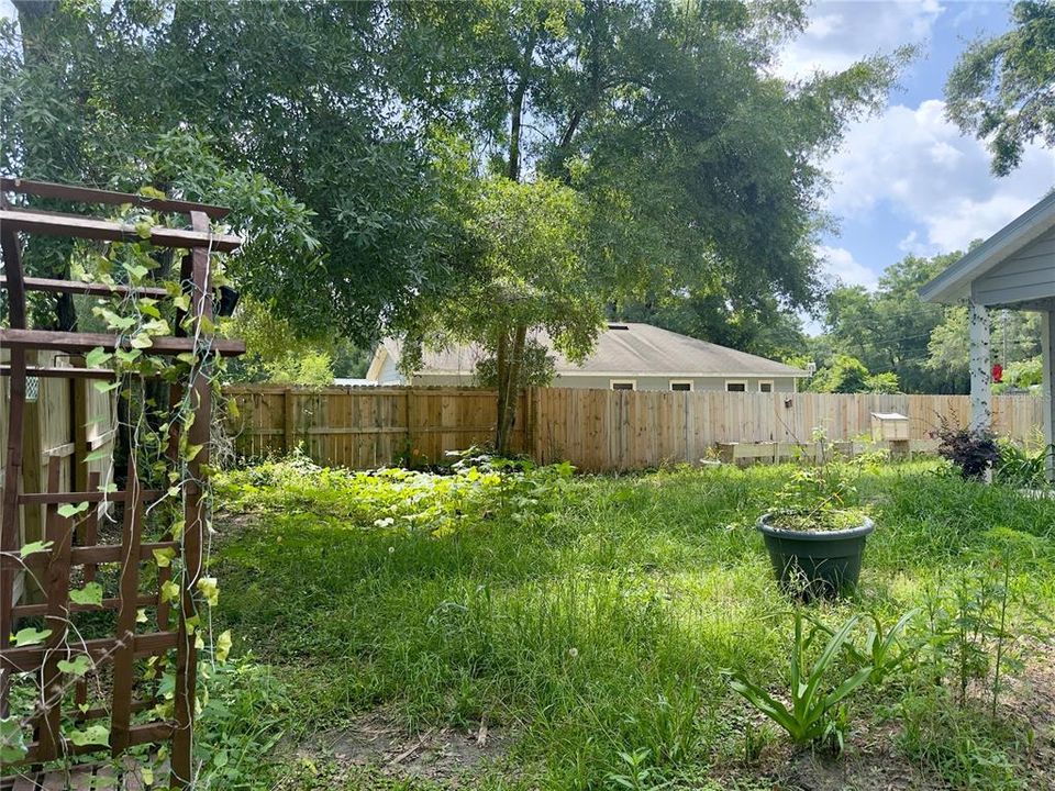 For Sale: $205,000 (3 beds, 2 baths, 1179 Square Feet)