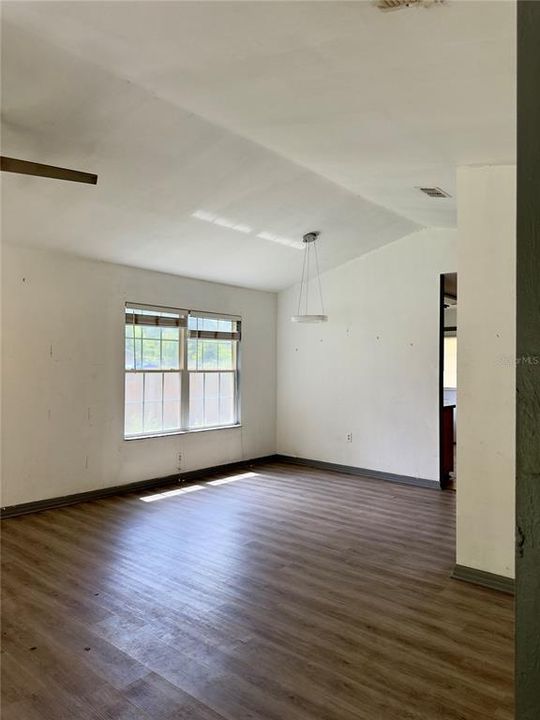 For Sale: $205,000 (3 beds, 2 baths, 1179 Square Feet)