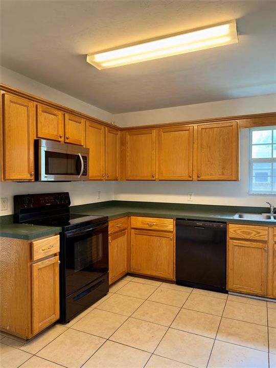 For Sale: $205,000 (3 beds, 2 baths, 1179 Square Feet)