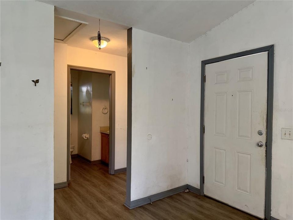 For Sale: $205,000 (3 beds, 2 baths, 1179 Square Feet)