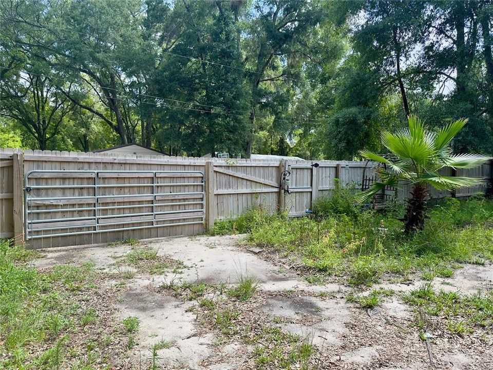 For Sale: $205,000 (3 beds, 2 baths, 1179 Square Feet)