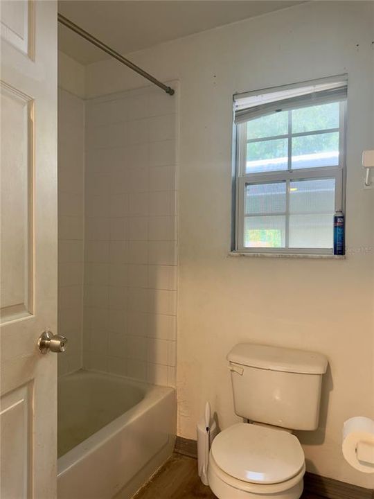 For Sale: $205,000 (3 beds, 2 baths, 1179 Square Feet)