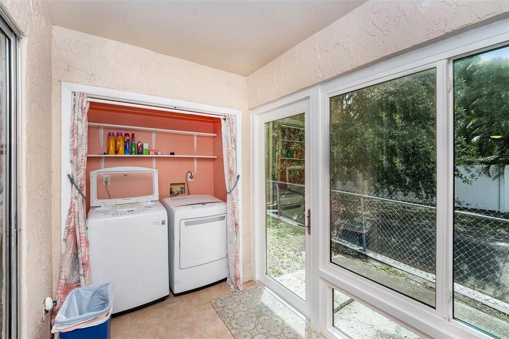 待售: $224,999 (2 贝兹, 2 浴室, 970 平方英尺)