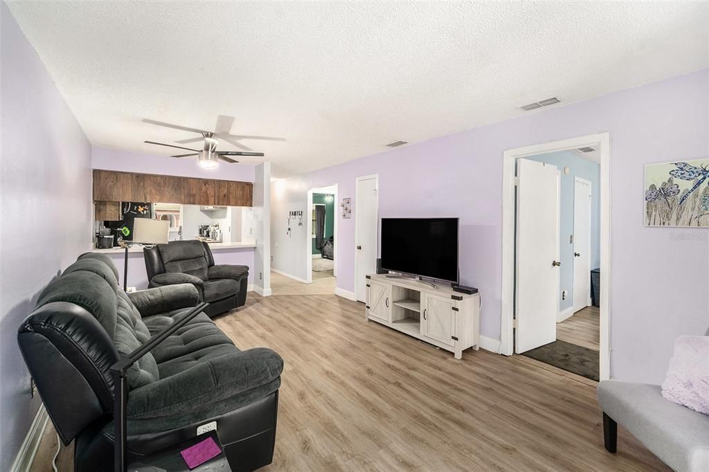 待售: $224,999 (2 贝兹, 2 浴室, 970 平方英尺)