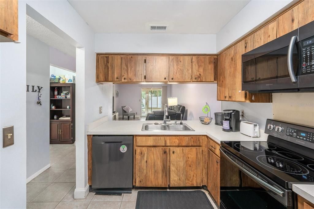 待售: $224,999 (2 贝兹, 2 浴室, 970 平方英尺)