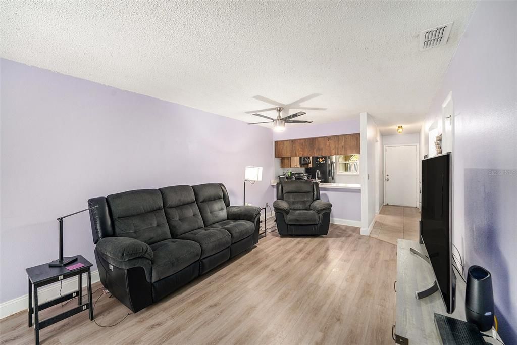 待售: $224,999 (2 贝兹, 2 浴室, 970 平方英尺)