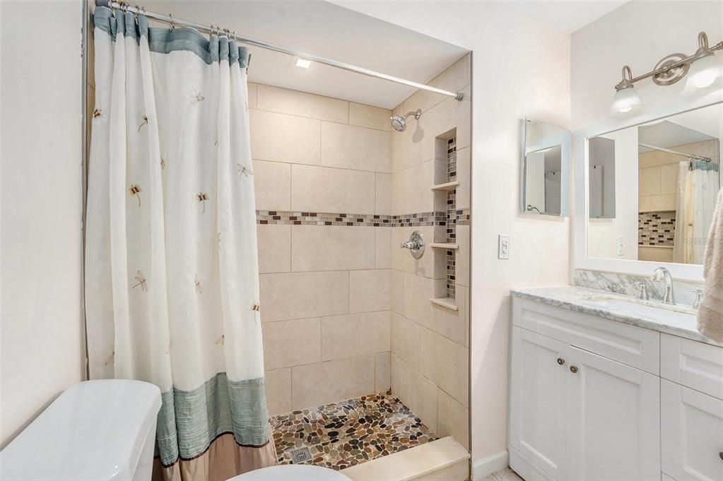 待售: $224,999 (2 贝兹, 2 浴室, 970 平方英尺)