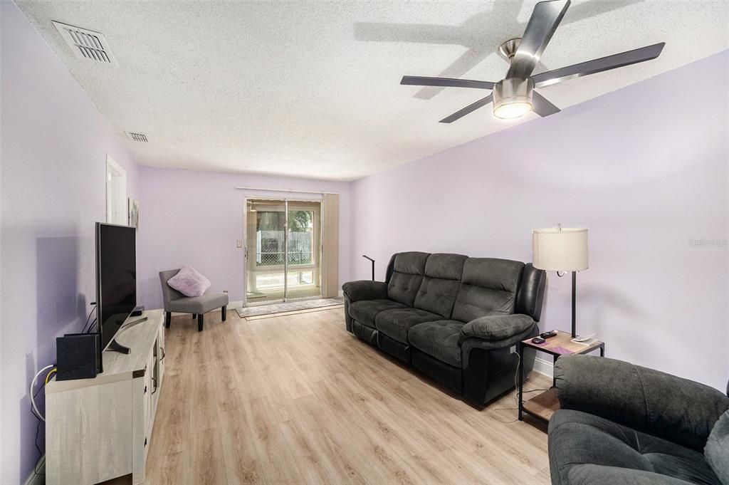 待售: $224,999 (2 贝兹, 2 浴室, 970 平方英尺)