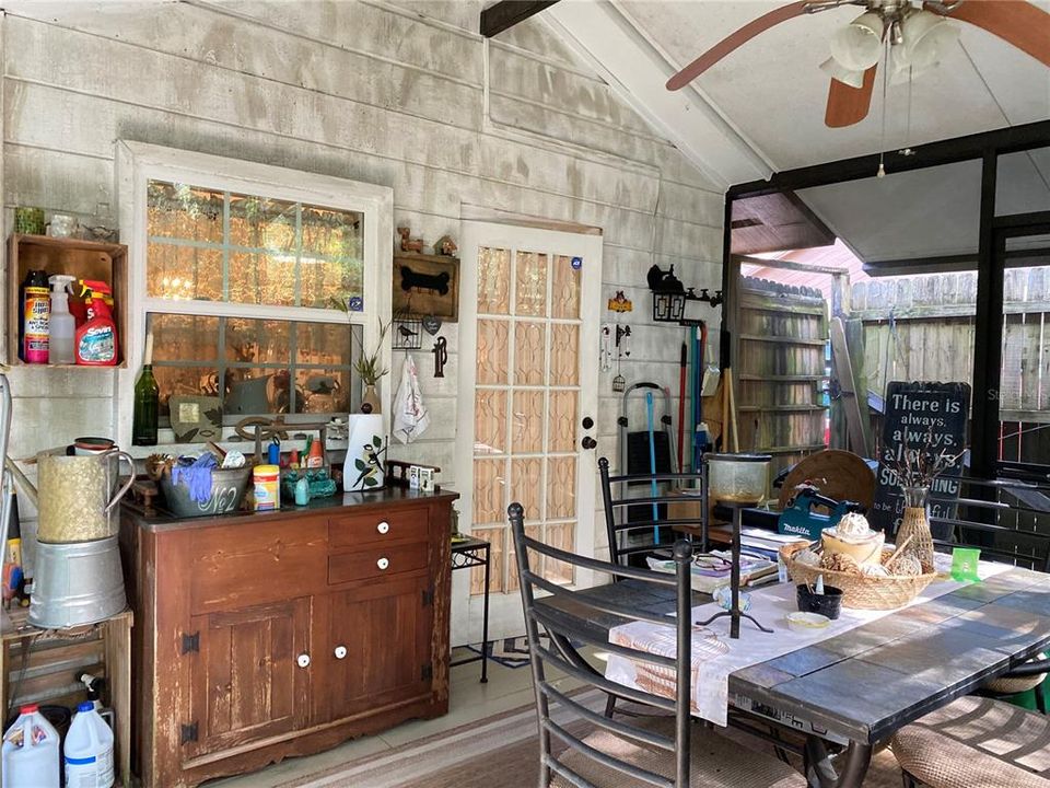 For Sale: $189,900 (2 beds, 2 baths, 961 Square Feet)