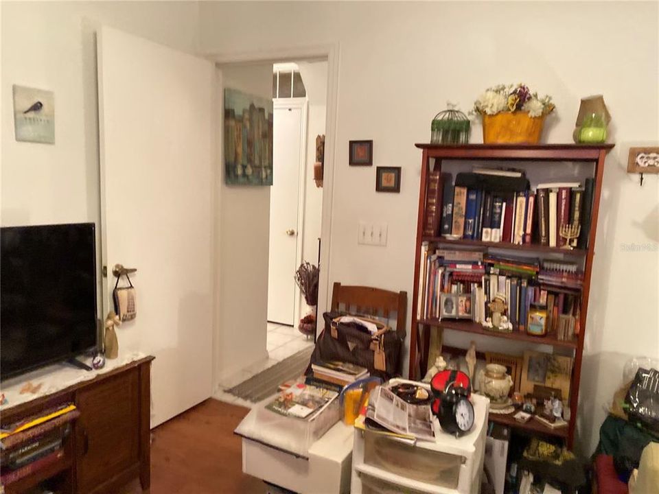 For Sale: $189,900 (2 beds, 2 baths, 961 Square Feet)