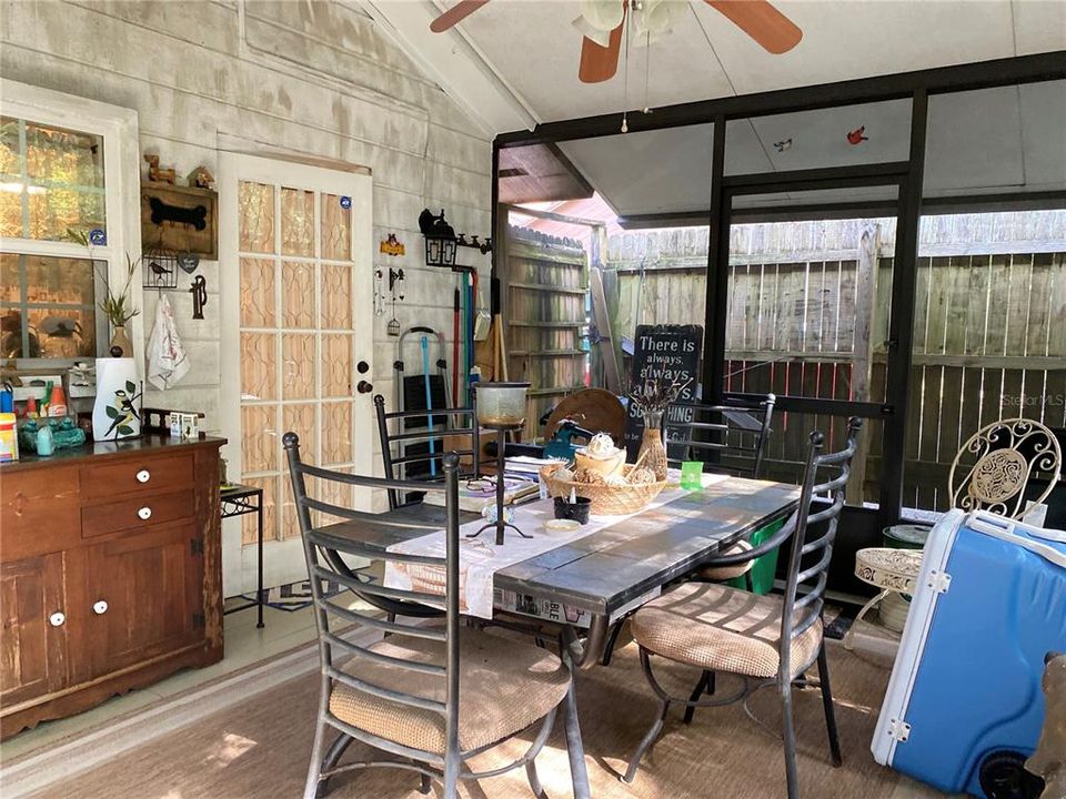 For Sale: $189,900 (2 beds, 2 baths, 961 Square Feet)